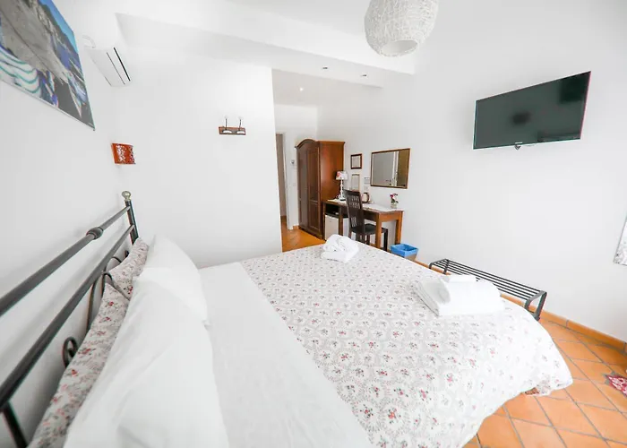 Agrodolce Чефалу